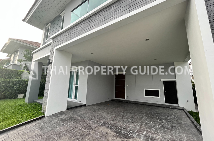 House with Shared Pool in Sukhumvit 